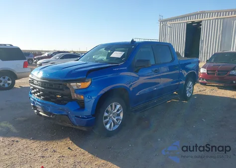 2022 Chevrolet Silverado 1500 4Wd Short Bed Custom z USA, uszkodzony, nr VIN 3GCPDBEK6NG631895